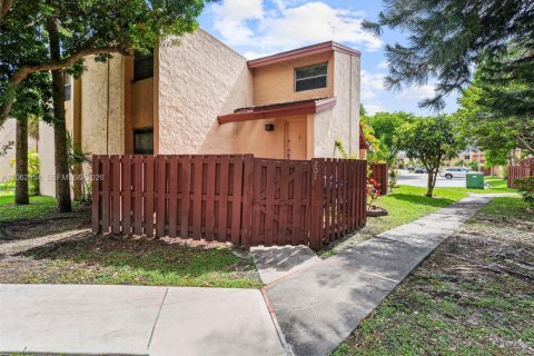 Condominio en Miami, Florida, 3 dormitorios  № 2276113