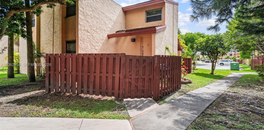 Condominio en Miami, Florida, 3 dormitorios № 2276113