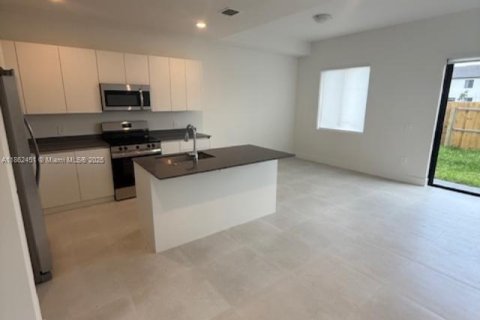 House in Homestead, Florida 3 bedrooms № 1890856 - photo 5