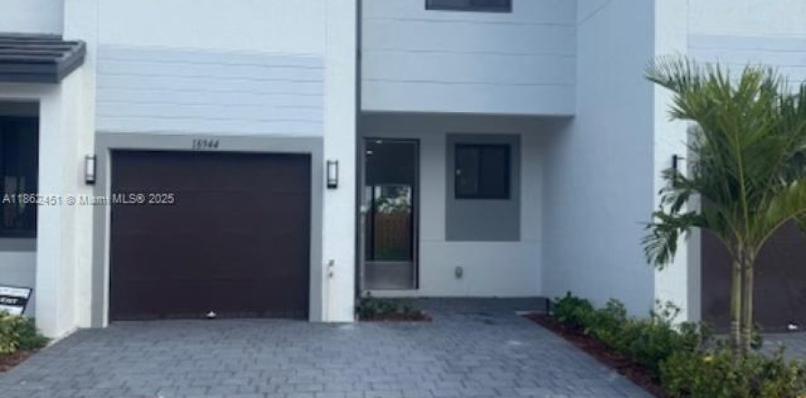 House in Homestead, Florida 3 bedrooms № 1890856