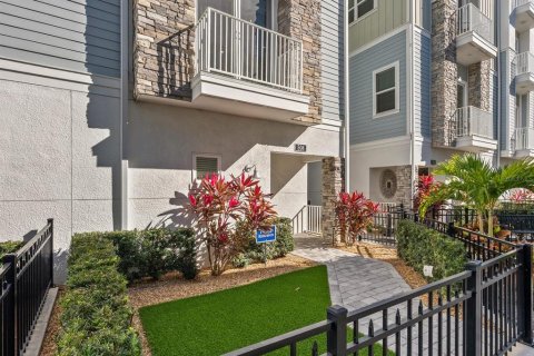 Touwnhouse à vendre à Sarasota, Floride: 3 chambres, 225.1 m2 № 2099723 - photo 4