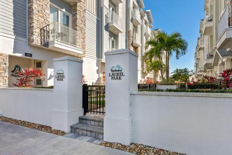 Touwnhouse à vendre à Sarasota, Floride: 3 chambres, 225.1 m2 № 2099723 - photo 2