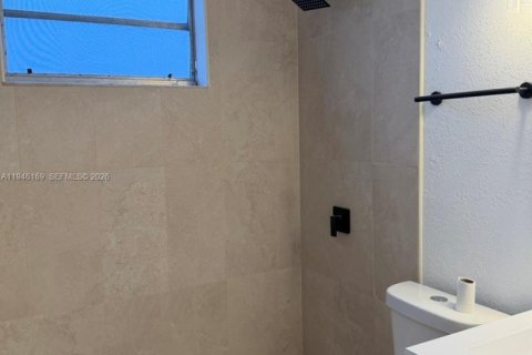 Снять в аренду квартиру в Майами, Флорида 2 спальни, 200.76м2, № 2002464 - фото 3