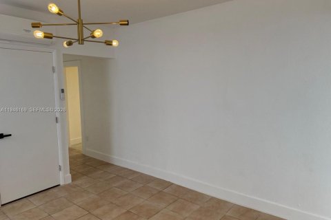 Снять в аренду квартиру в Майами, Флорида 2 спальни, 200.76м2, № 2002464 - фото 7