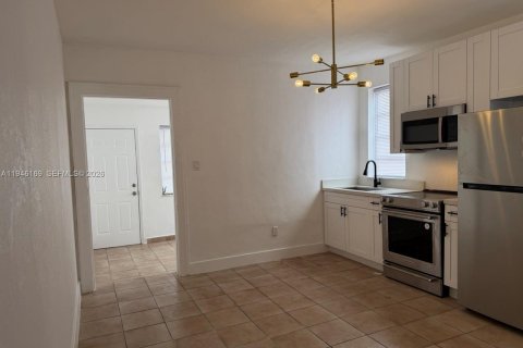 Снять в аренду квартиру в Майами, Флорида 2 спальни, 200.76м2, № 2002464 - фото 11