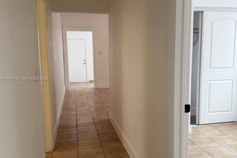 Снять в аренду квартиру в Майами, Флорида 2 спальни, 200.76м2, № 2002464 - фото 12