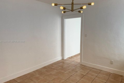 Снять в аренду квартиру в Майами, Флорида 2 спальни, 200.76м2, № 2002464 - фото 6