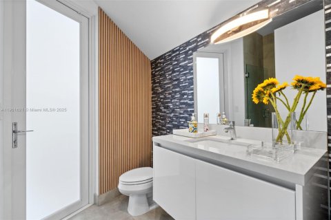 House in Doral, Florida 4 bedrooms, 281.49 sq.m. № 1953201 - photo 23