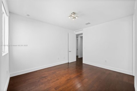 House in Doral, Florida 4 bedrooms, 281.49 sq.m. № 1953201 - photo 29