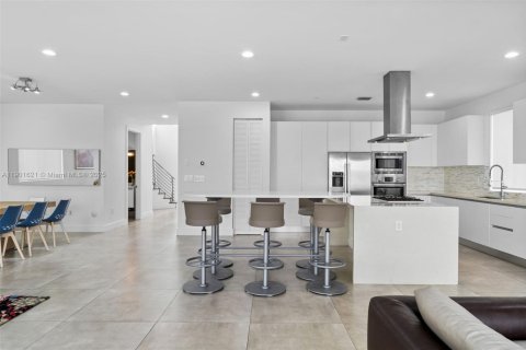 House in Doral, Florida 4 bedrooms, 281.49 sq.m. № 1953201 - photo 16