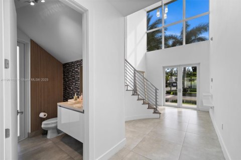 House in Doral, Florida 4 bedrooms, 281.49 sq.m. № 1953201 - photo 25