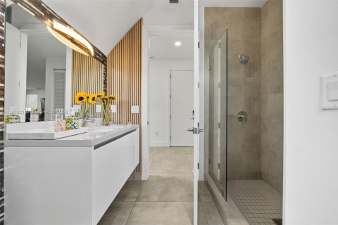 House in Doral, Florida 4 bedrooms, 281.49 sq.m. № 1953201 - photo 24