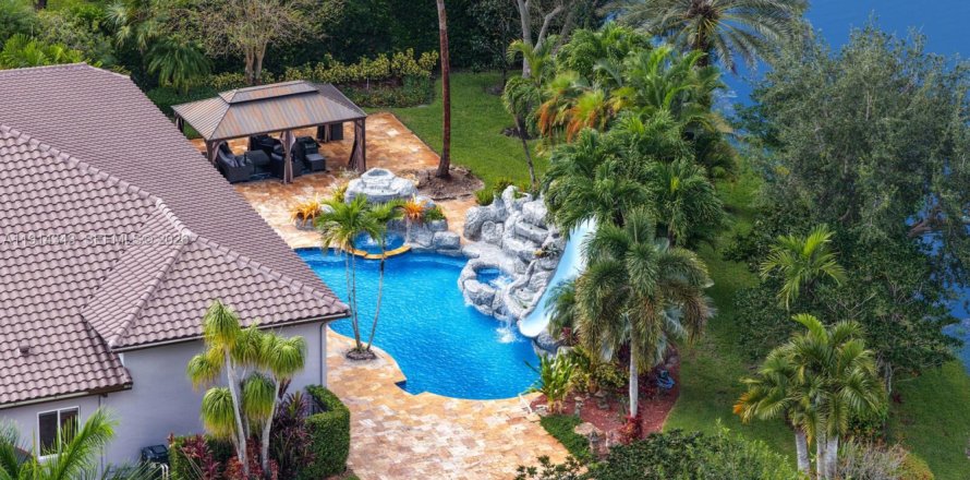 Villa ou maison à Davie, Floride 5 chambres, 383.69 m2 № 2082424