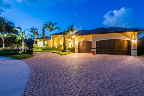 Villa ou maison à vendre à Davie, Floride: 5 chambres, 383.69 m2 № 2082424 - photo 11