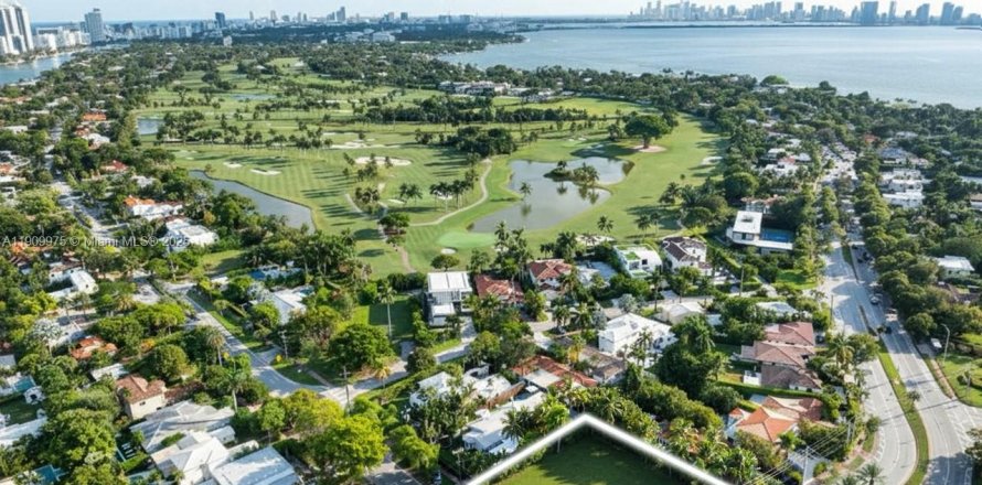 Terrain à Miami Beach, Floride № 1966363