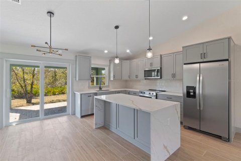 Villa ou maison à vendre à Port Charlotte, Floride: 3 chambres, 189.33 m2 № 2224408 - photo 4