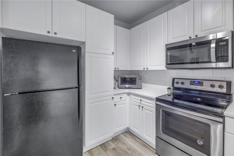 Condo in Tampa, Florida, 1 bedroom № 2106131 - photo 10