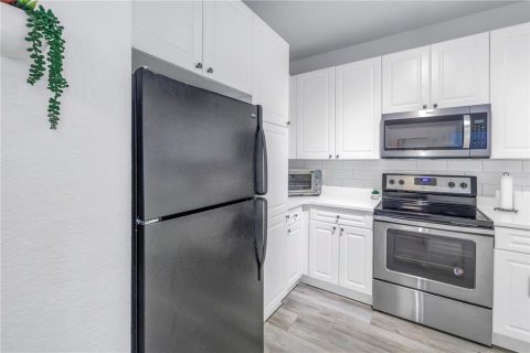 Condo in Tampa, Florida, 1 bedroom № 2106131 - photo 11