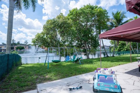 Casa en alquiler en Miramar, Florida, 3 dormitorios, 141.4 m2 № 2080347 - foto 13