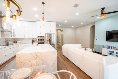 Casa en alquiler en Miramar, Florida, 3 dormitorios, 141.4 m2 № 2080347 - foto 5