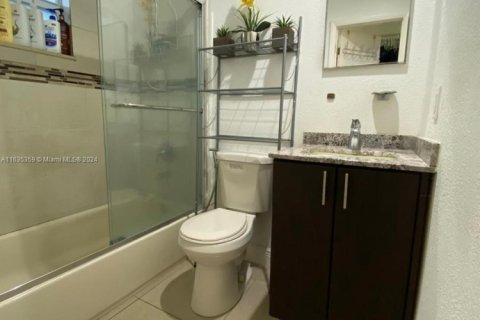 Commercial property in Hialeah, Florida № 1811575 - photo 28
