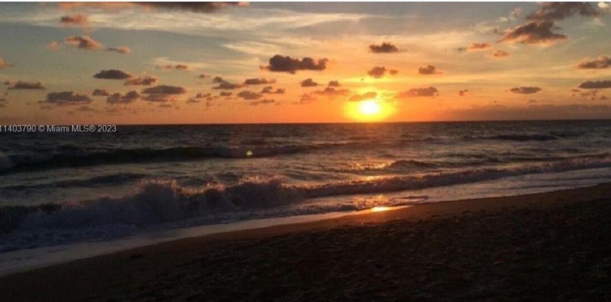 Immobilier commercial à Jensen Beach, Floride № 747044