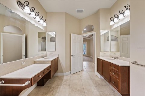 House in Land O' Lakes, Florida 4 bedrooms, 340.3 sq.m. № 2105326 - photo 14