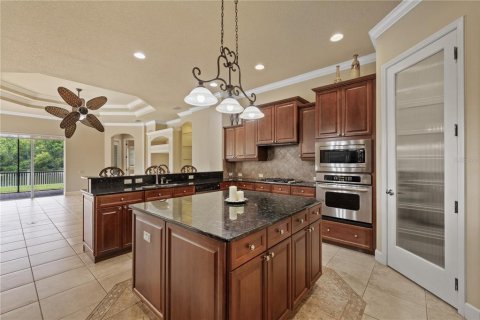 House in Land O' Lakes, Florida 4 bedrooms, 340.3 sq.m. № 2105326 - photo 26