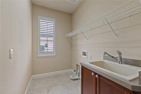 House in Land O' Lakes, Florida 4 bedrooms, 340.3 sq.m. № 2105326 - photo 18