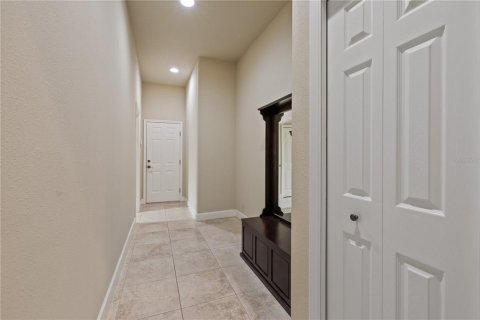 House in Land O' Lakes, Florida 4 bedrooms, 340.3 sq.m. № 2105326 - photo 17