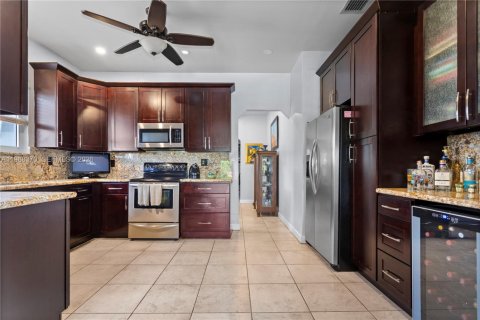 Купить виллу или дом в Хомстед, Флорида 4 спальни, 226.22м2, № 2030409 - фото 13