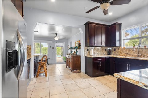 Купить виллу или дом в Хомстед, Флорида 4 спальни, 226.22м2, № 2030409 - фото 12