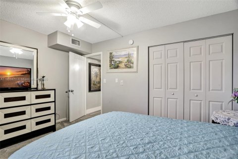Condo in Coconut Creek, Florida, 2 bedrooms  № 1889623 - photo 15