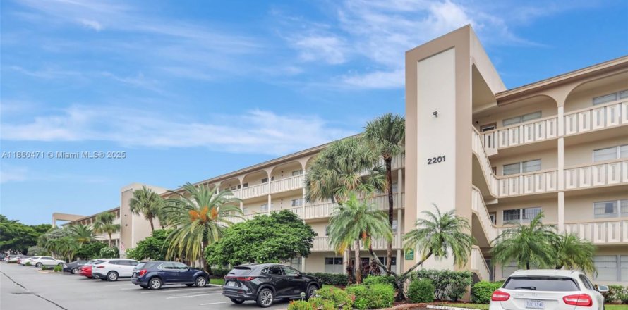 Condo in Coconut Creek, Florida, 2 bedrooms  № 1889623