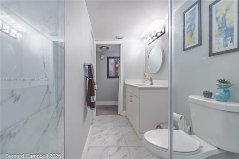 Condo in Coconut Creek, Florida, 2 bedrooms  № 1889623 - photo 13