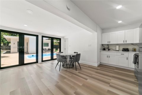 Купить коммерческую недвижимость в Форт-Лодердейл, Флорида 268.12м2, № 1996028 - фото 9