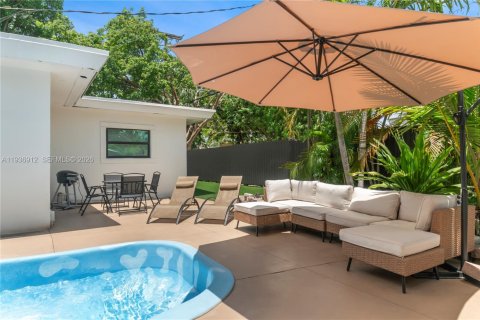 Купить коммерческую недвижимость в Форт-Лодердейл, Флорида 268.12м2, № 1996028 - фото 4