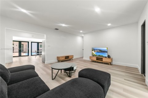 Купить коммерческую недвижимость в Форт-Лодердейл, Флорида 268.12м2, № 1996028 - фото 8