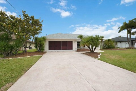 Villa ou maison à Rotonda, Floride 4 chambres, 242.38 m2 № 2126784