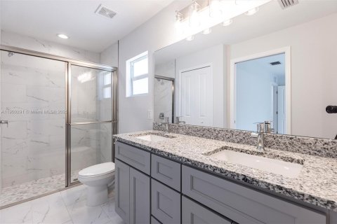 Снять в аренду виллу или дом в Лихай-Эйкерс, Флорида 3 спальни, 121.14м2, № 2014897 - фото 6