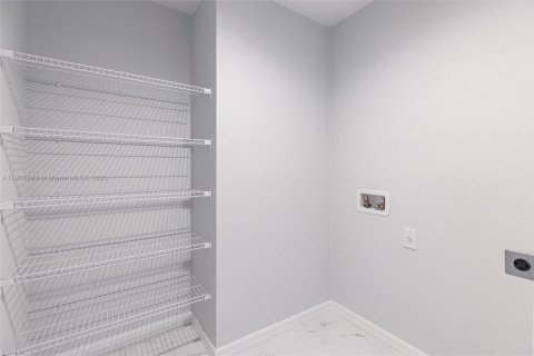 Снять в аренду виллу или дом в Лихай-Эйкерс, Флорида 3 спальни, 121.14м2, № 2014897 - фото 17