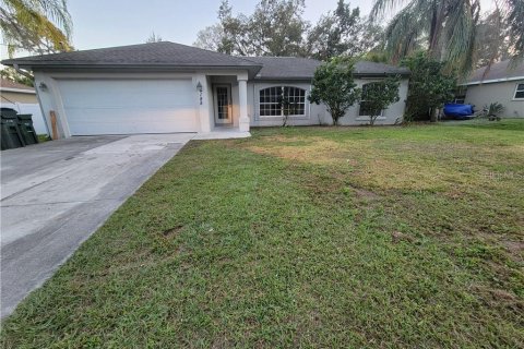 Casa en alquiler en North Port, Florida, 3 dormitorios, 116.59 m2 № 1915803 - foto 1