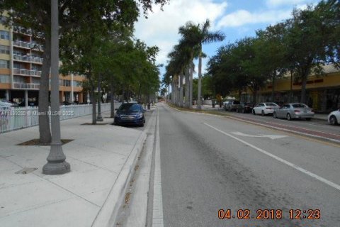 Condo in North Miami Beach, Florida, 2 bedrooms № 2038883 - photo 25