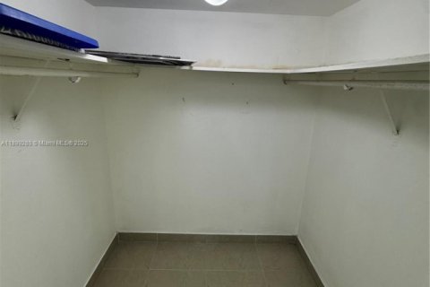 Condo in North Miami Beach, Florida, 2 bedrooms № 2038883 - photo 20