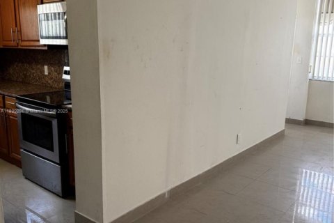 Condo in North Miami Beach, Florida, 2 bedrooms № 2038883 - photo 12