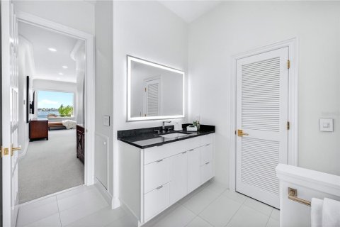 House in Cortez, Florida 4 bedrooms, 477.33 sq.m. № 2123873 - photo 23