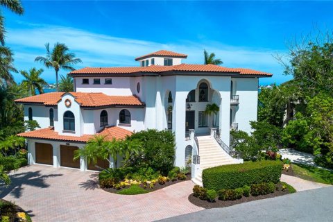 House in Cortez, Florida 4 bedrooms, 477.33 sq.m. № 2123873 - photo 3