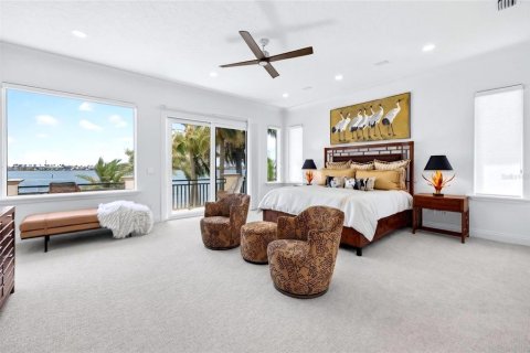 House in Cortez, Florida 4 bedrooms, 477.33 sq.m. № 2123873 - photo 19