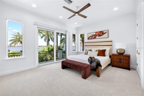 House in Cortez, Florida 4 bedrooms, 477.33 sq.m. № 2123873 - photo 25