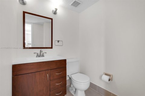 Copropriété à vendre à Coral Gables, Floride: 2 chambres, 88.26 m2 № 2021191 - photo 12